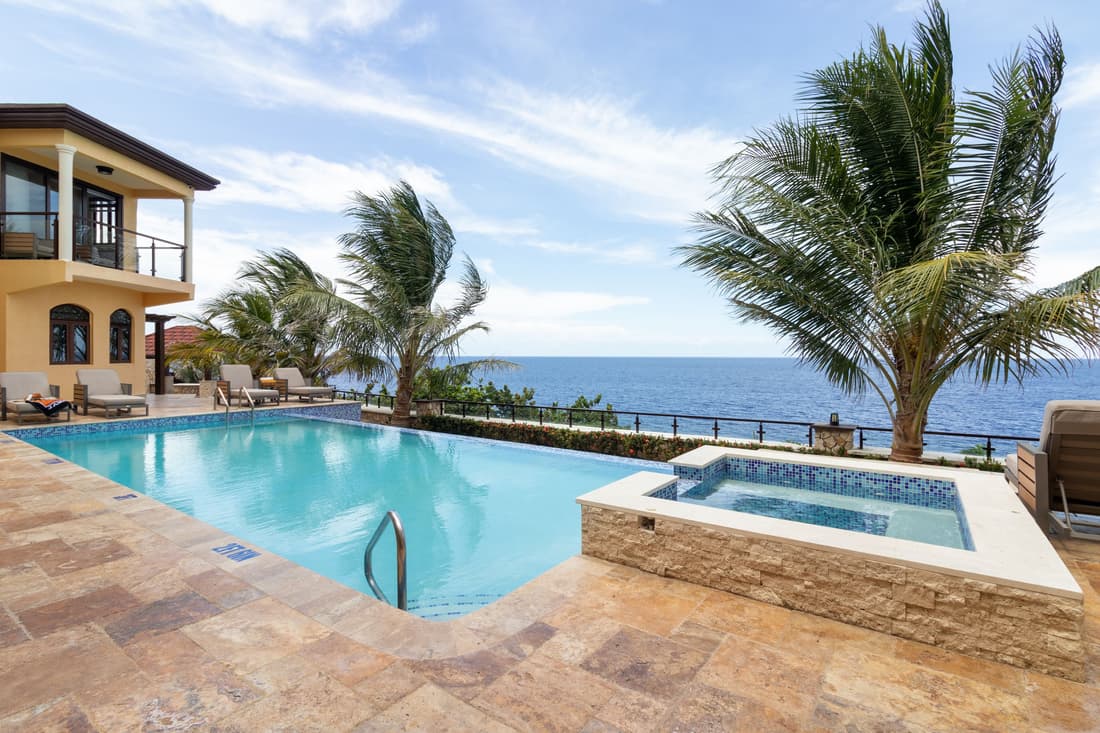 Breathaking Luxury Cliffside Villa