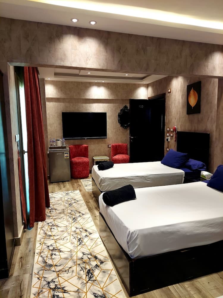 Pyramids planet hotel