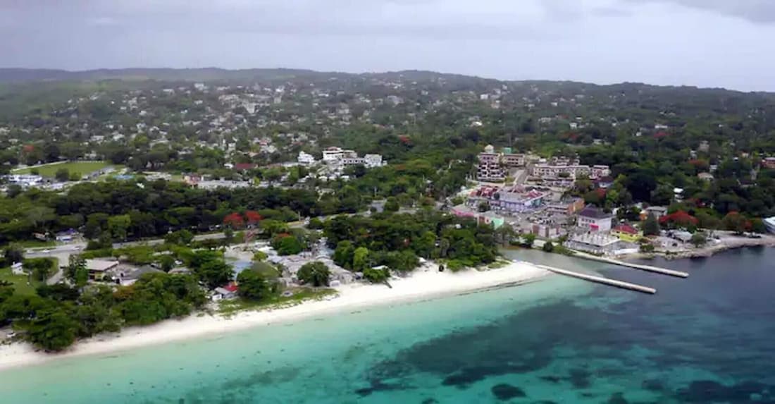 Seaview Paradise - Sleeps 3 - Pool - Parking