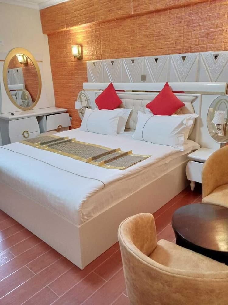 GOLD SUITE HOTEL