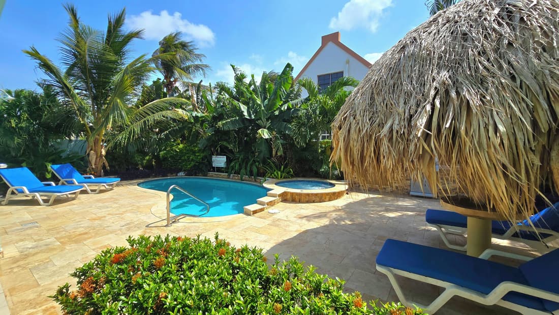 Elegant 1-bedroom Apartment 3 km From Eagle Beach