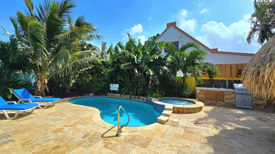 Best Quality 1 Bedroom Apartment 3 km From Eagle Beach