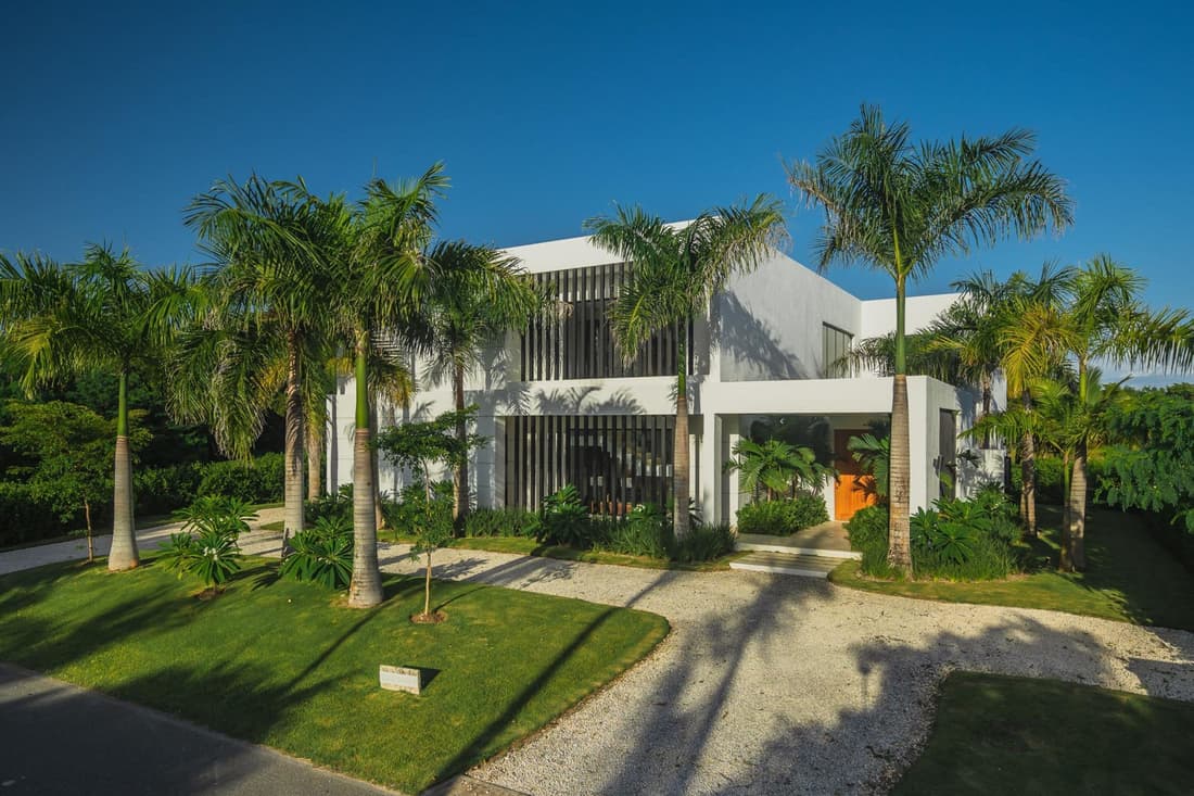 New Lake Front Villa in Golf and Beach Resort