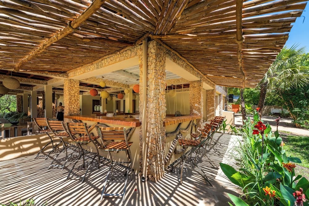 Tombo House