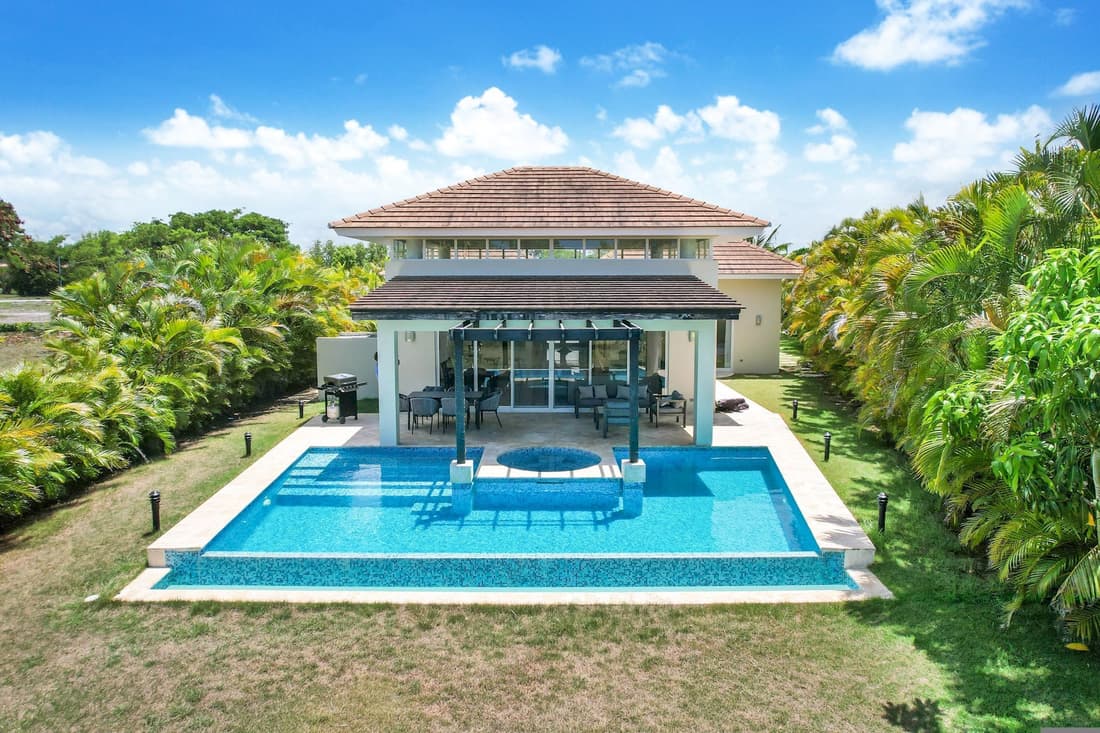 Luxury Golf Villa in Bavaro Cocotal Palma Real Pool Jacuzzi Staff