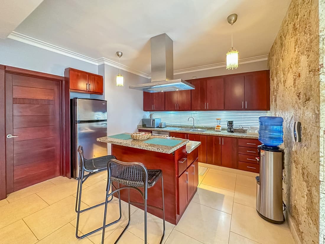 Beautiful 2 BR Apartment With BBQ