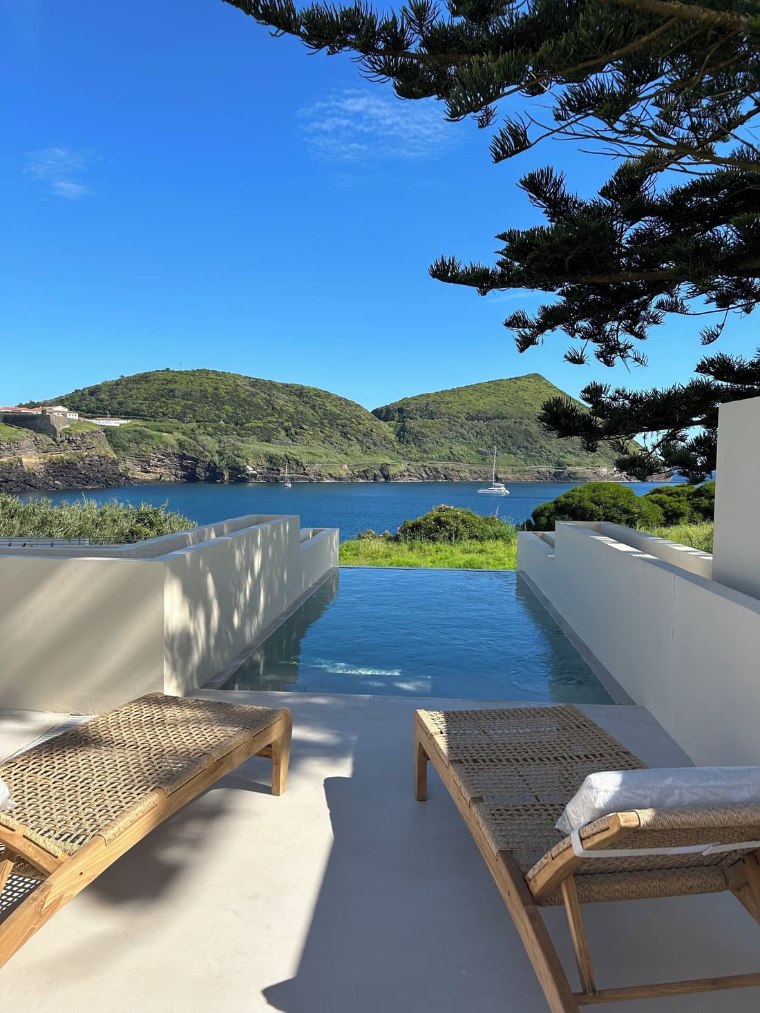 Silveira Bay Lounge Retreat