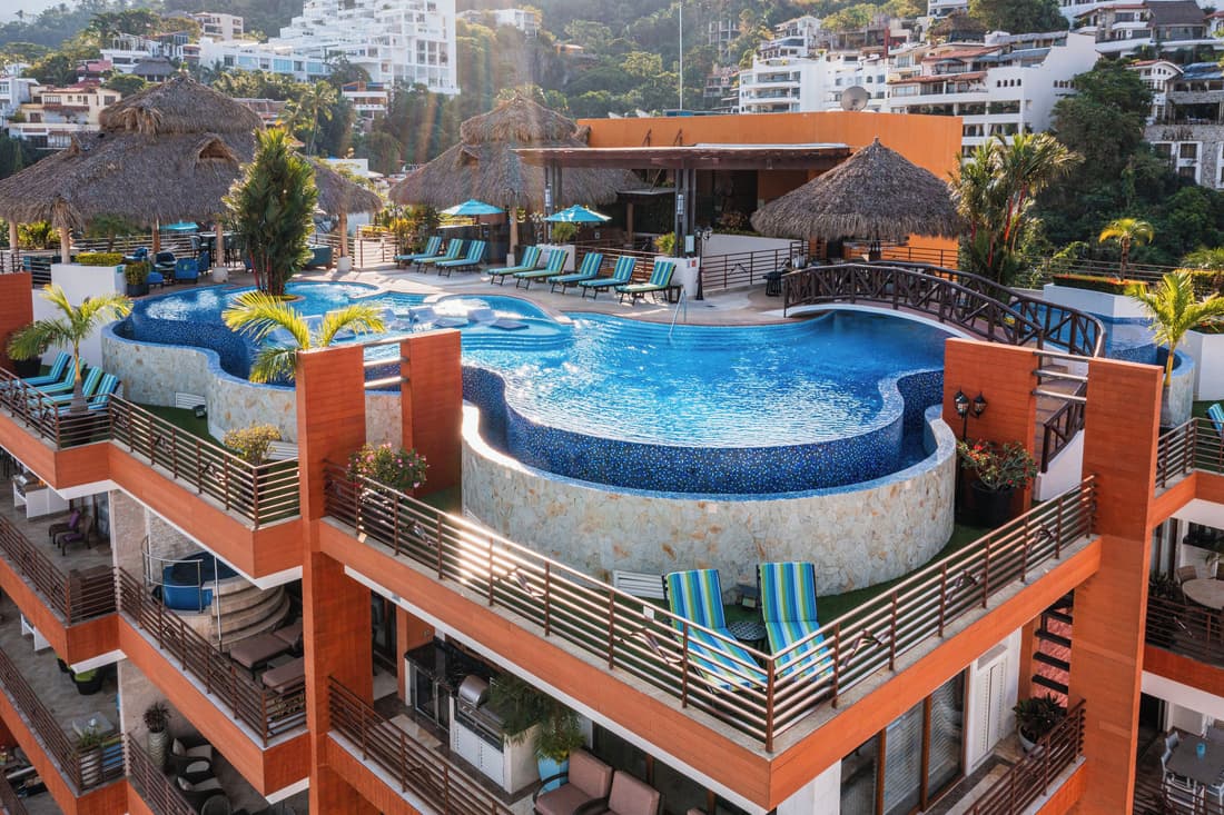Pinnacle Resorts 220