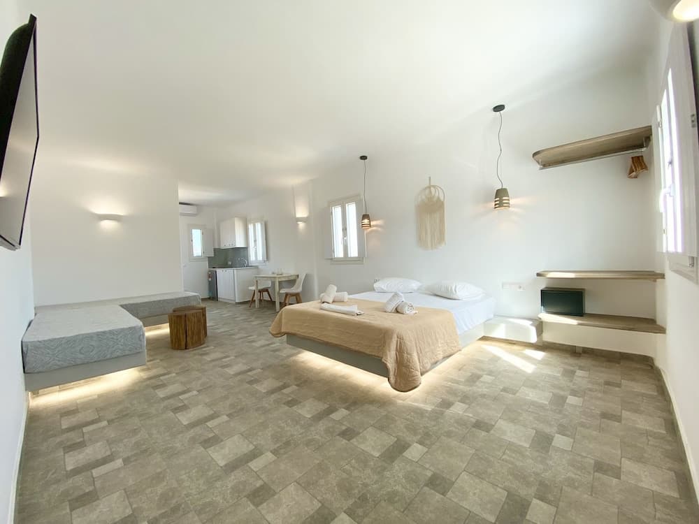 Alexandros Mykonos