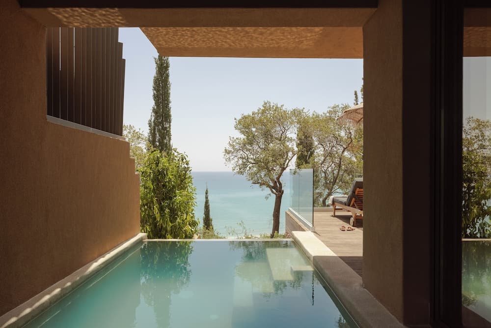 F ZEEN KEFALONIA - Adults Only
