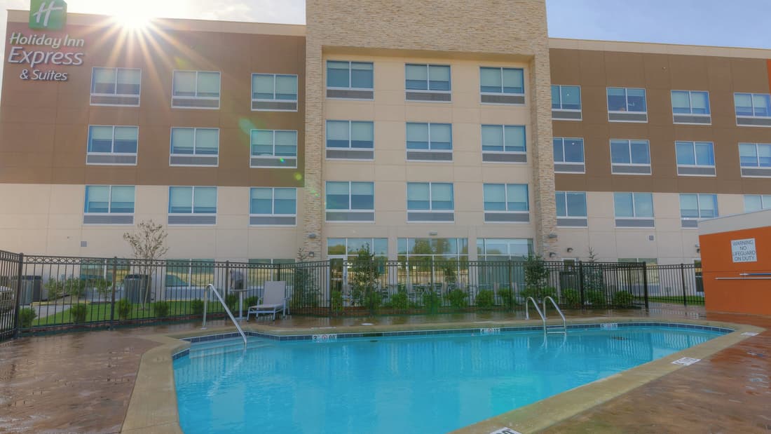 Holiday Inn Express & Suites Tulsa Midtown by IHG