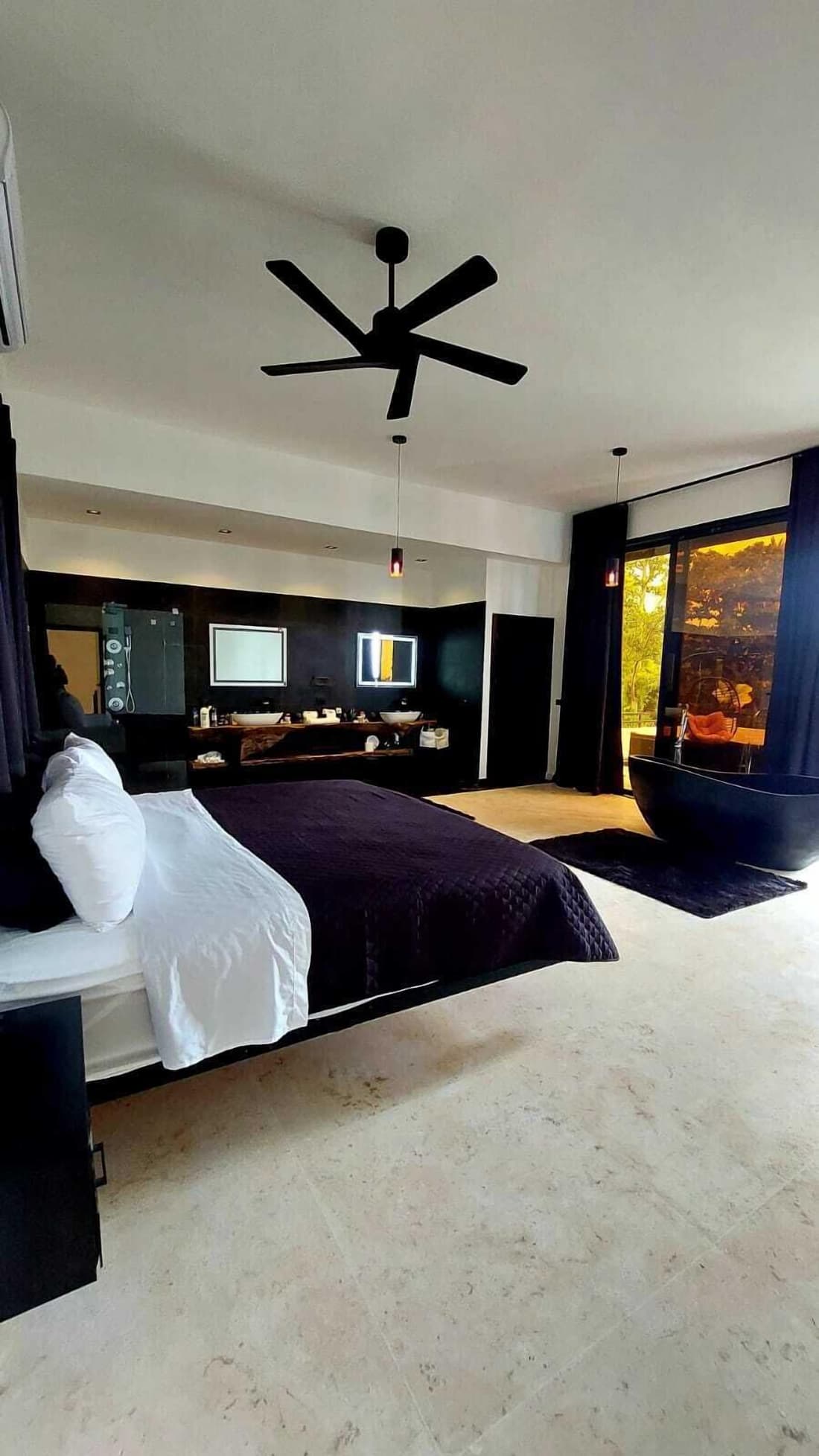 Casa Black and White. Vista al Mar