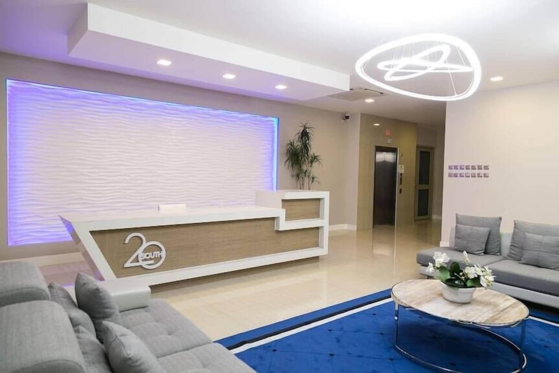 Apartment with roof top pool