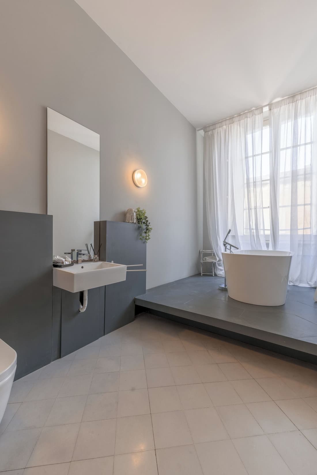 Spacious & Luxury 3BR Central Apartment