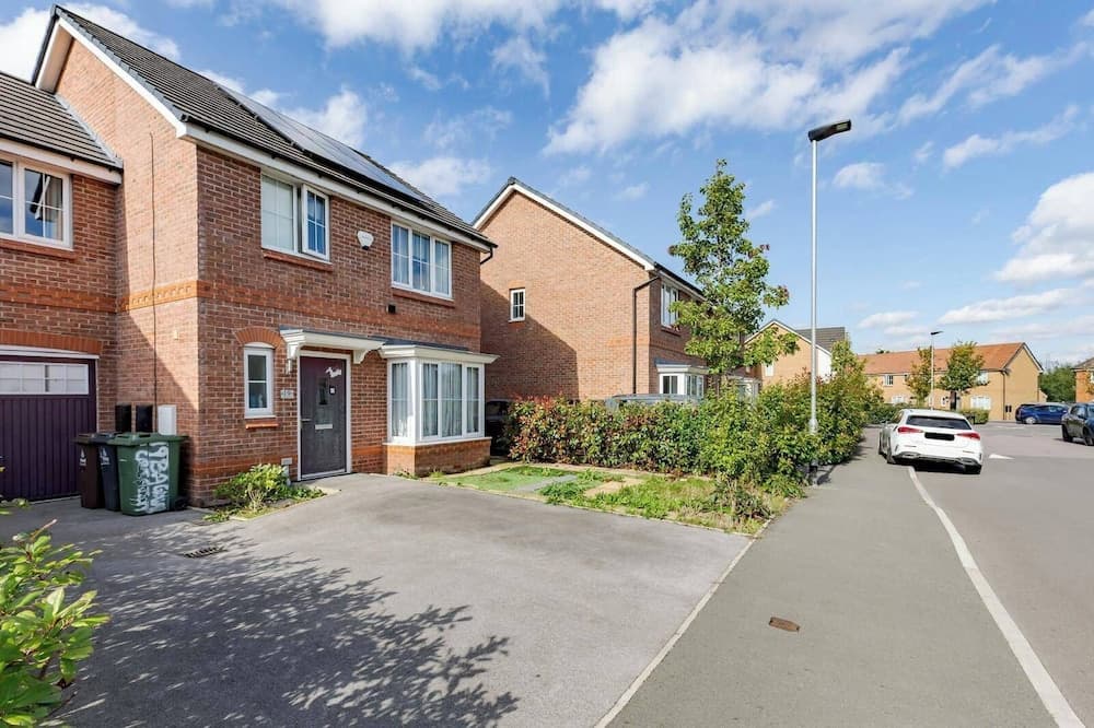 Sunset View Retreat in Wednesbury