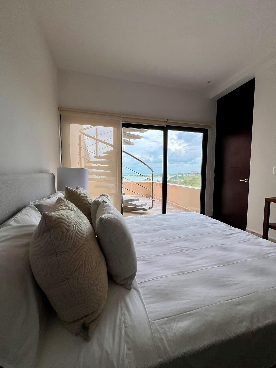 Penthouse Navela 405, by Cercana