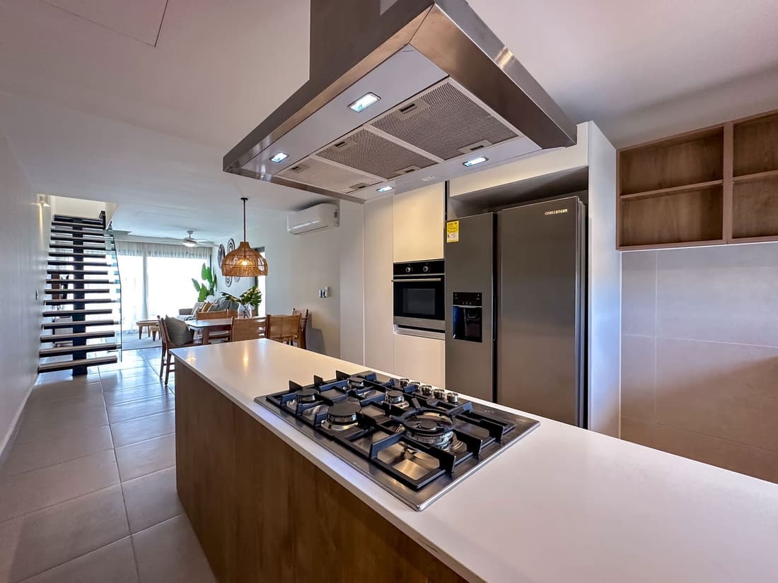 4 Bedroom Beach Penthouse w Private Rooftop