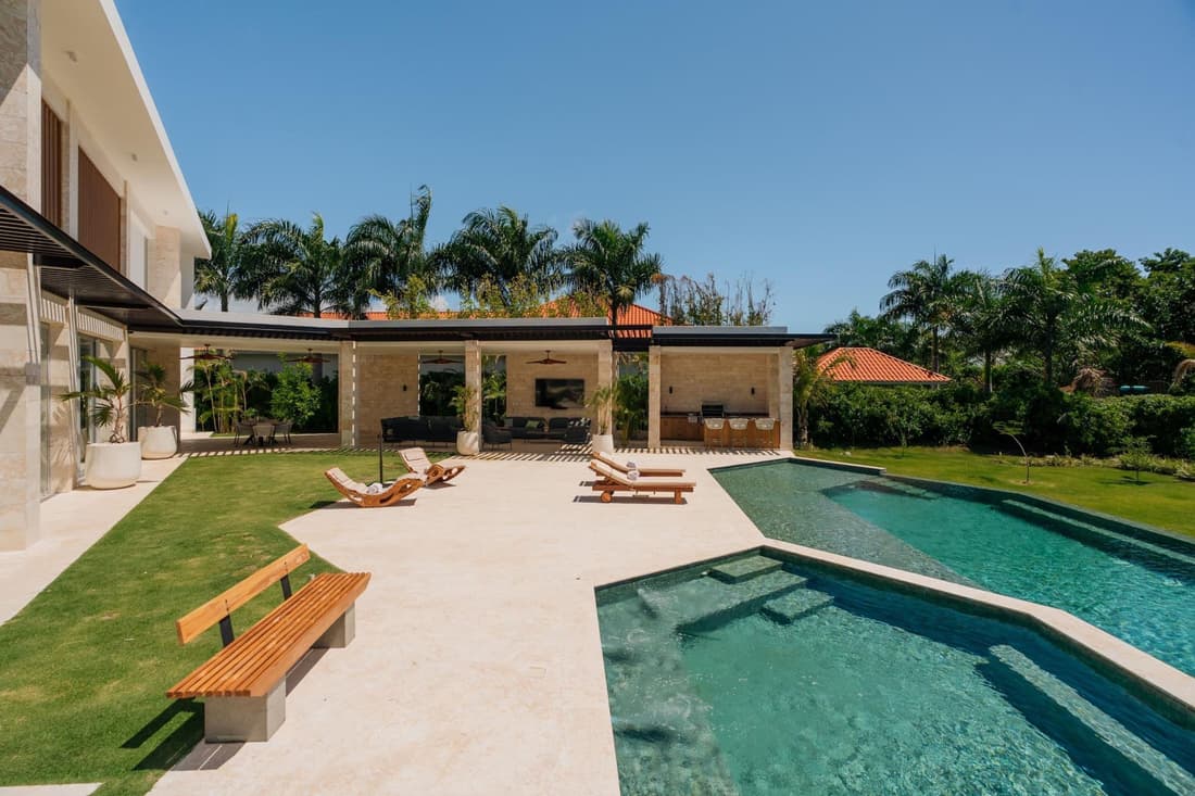 Modern 6 BDR Golf Front Villa in Luxury Beach Resort w Pool and Heated Jacuzziz
