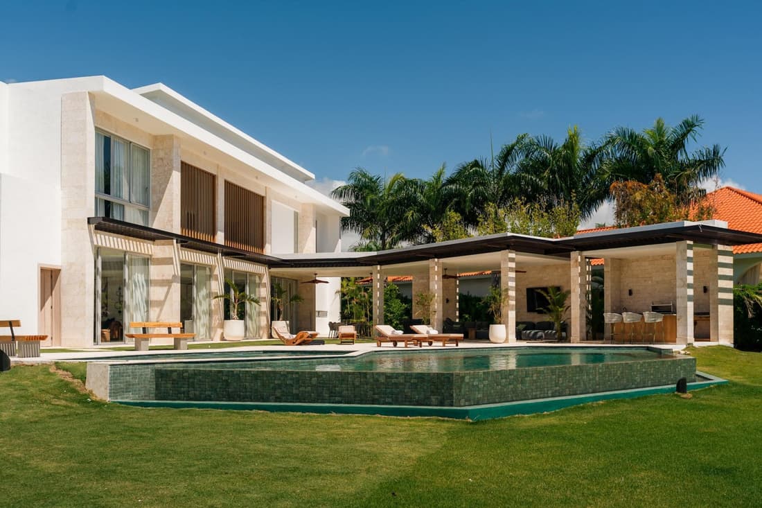Modern 6 BDR Golf Front Villa in Luxury Beach Resort w Pool and Heated Jacuzziz