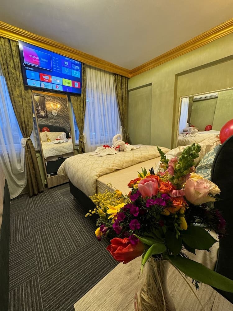 GUR ROYAL HOTEL