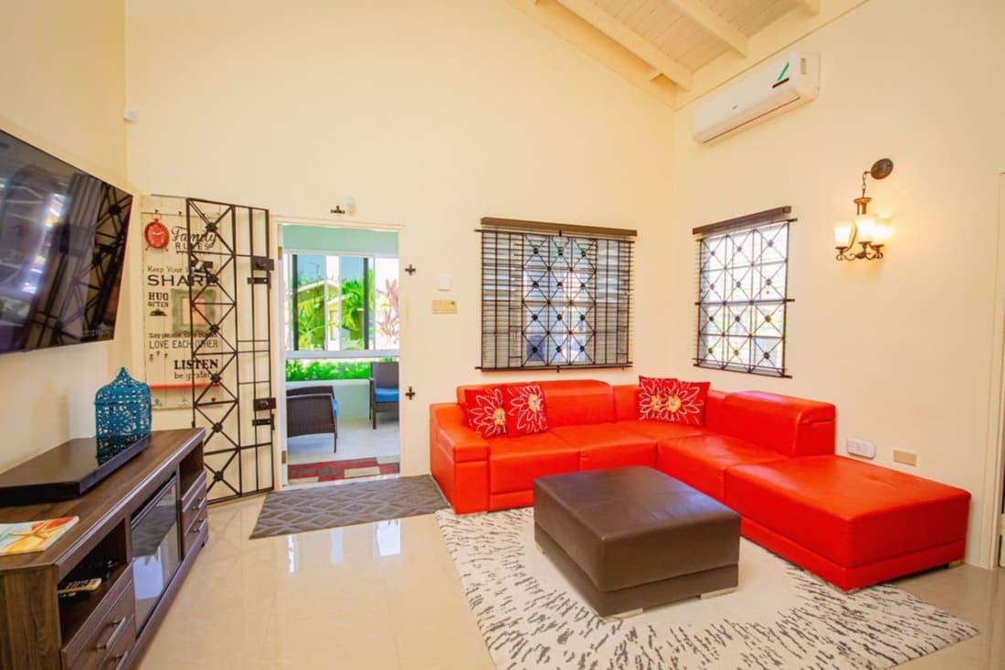 Adorable Beach House in Drax Hall Gated Pool Gym