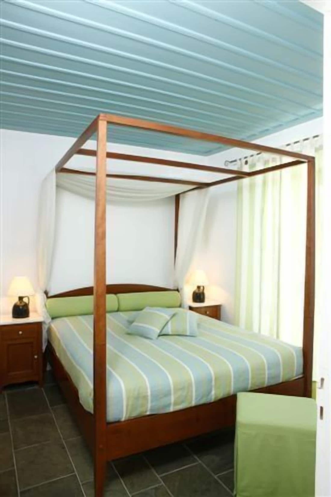 Niriedes Hotel
