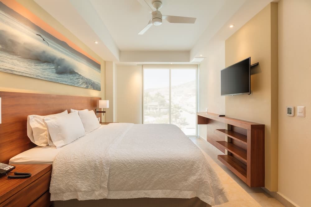 Hampton Inn & Suites by Hilton Los Cabos