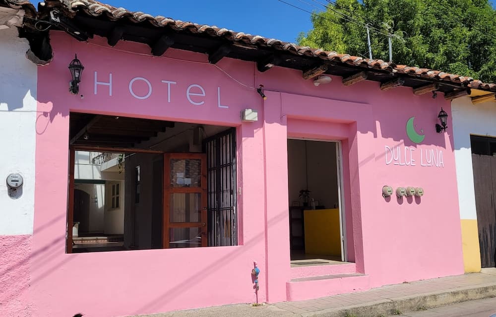Hotel Dulce Luna