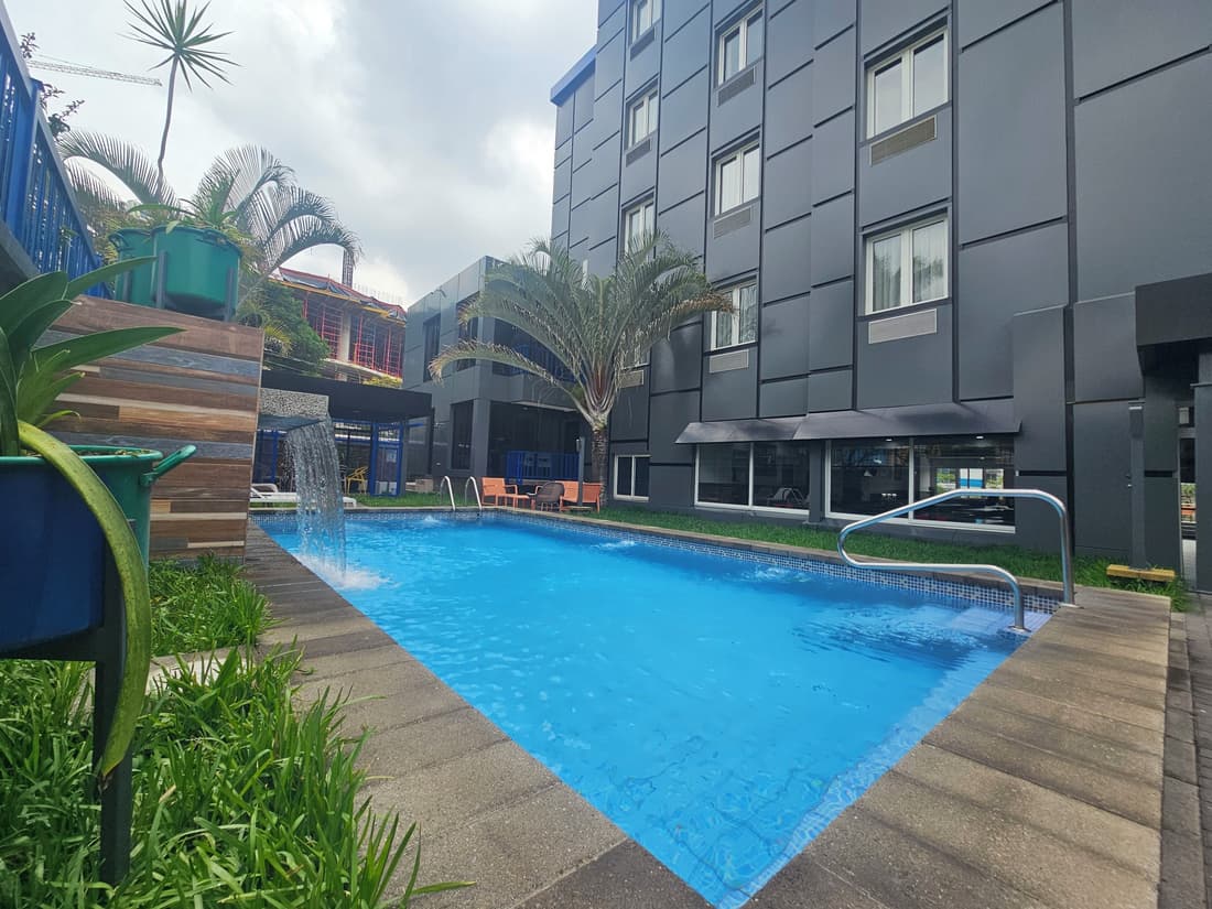 Beverly Hills: Hotel & Business