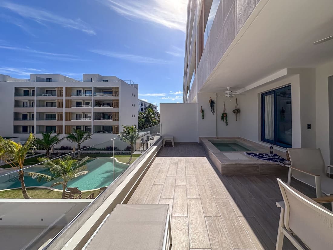 Beautiful Brand new Beach Condo w Picuzzi
