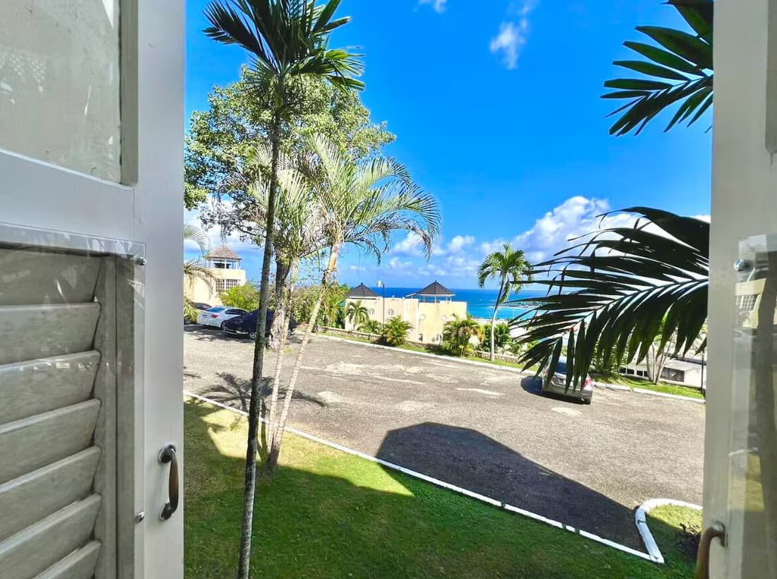 Relaxing Apartment with Ocean View