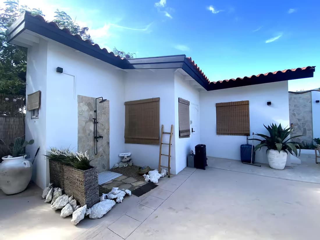 Palm Beach Vacaysuites - Garden Suite - Poolside