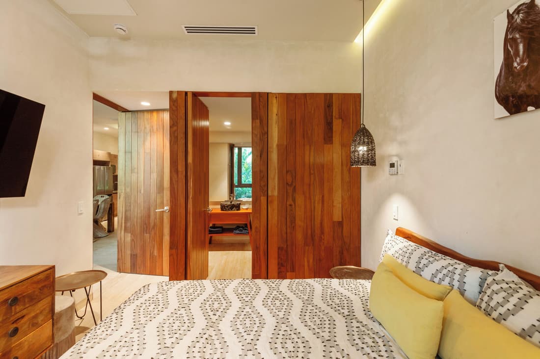 Modern Retreat with Private Garden and Jacuzzi