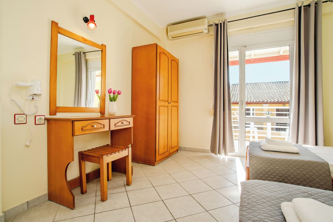 Solena Studios Kavos