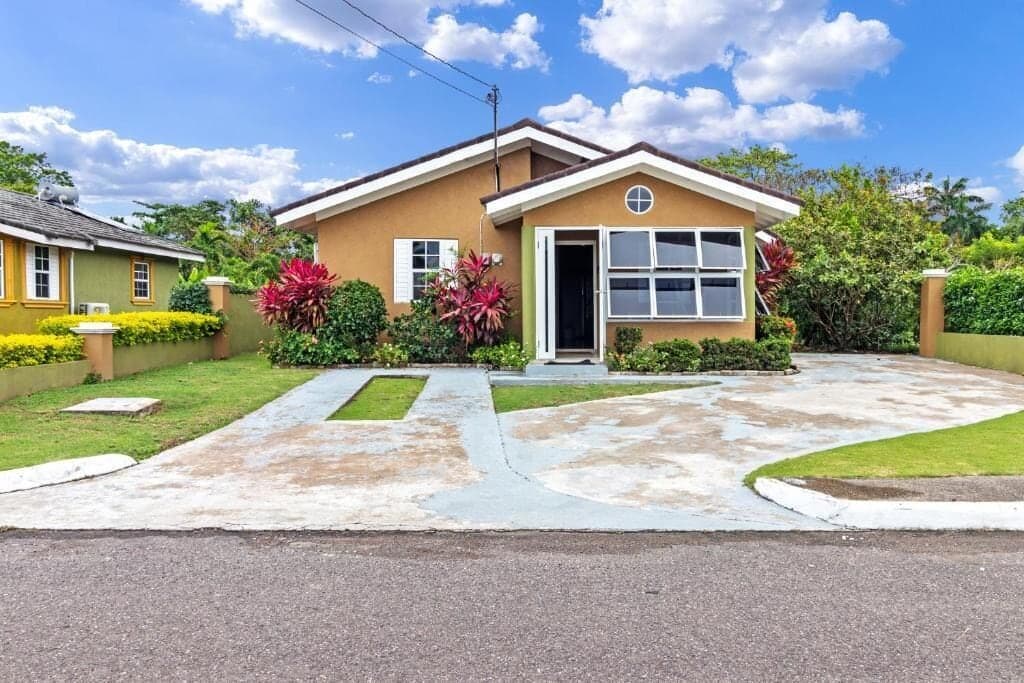 3 Bedroom Cozy House in Drax Hall