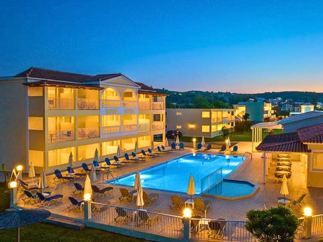 Manousis ApartHotel