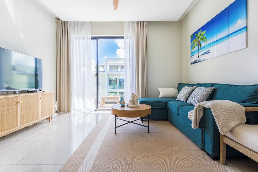 Stylish 1BR Apartment – Pool Access, Close to Beach