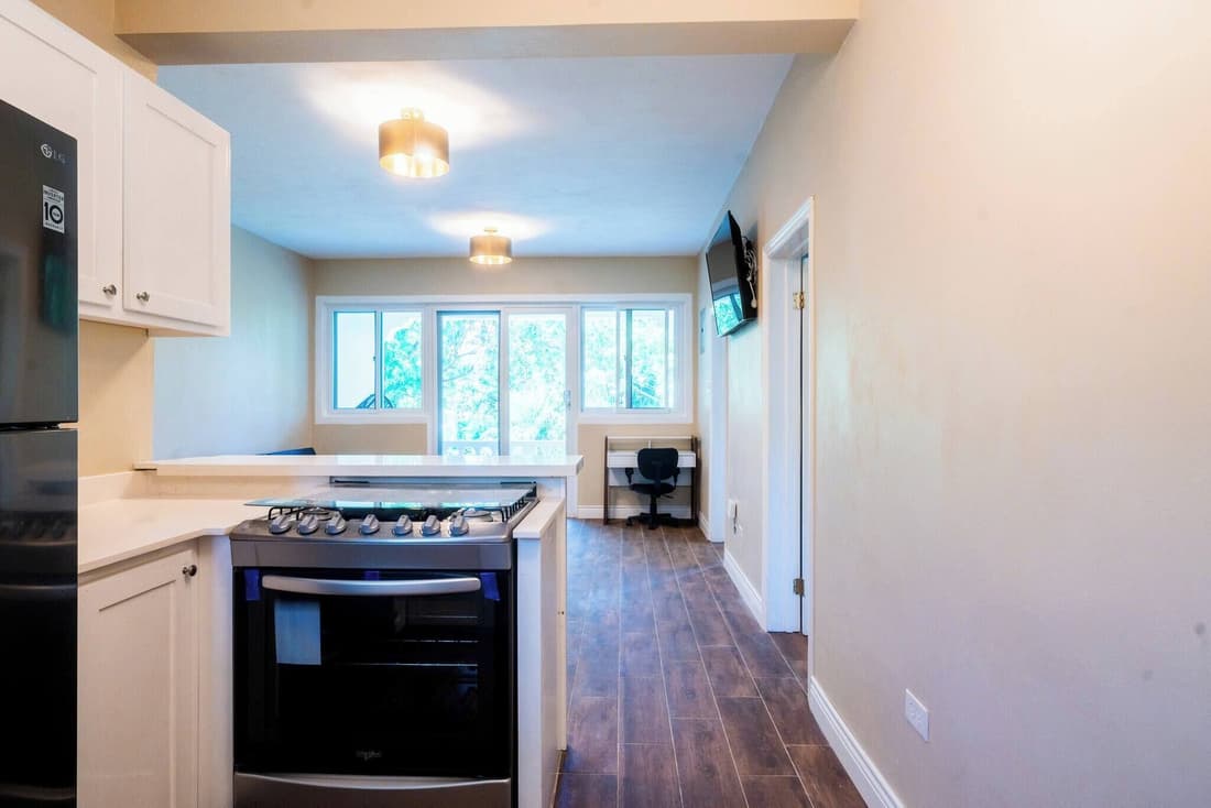 Modern Home 10minstobeach, Private Cliff, AC Wifi