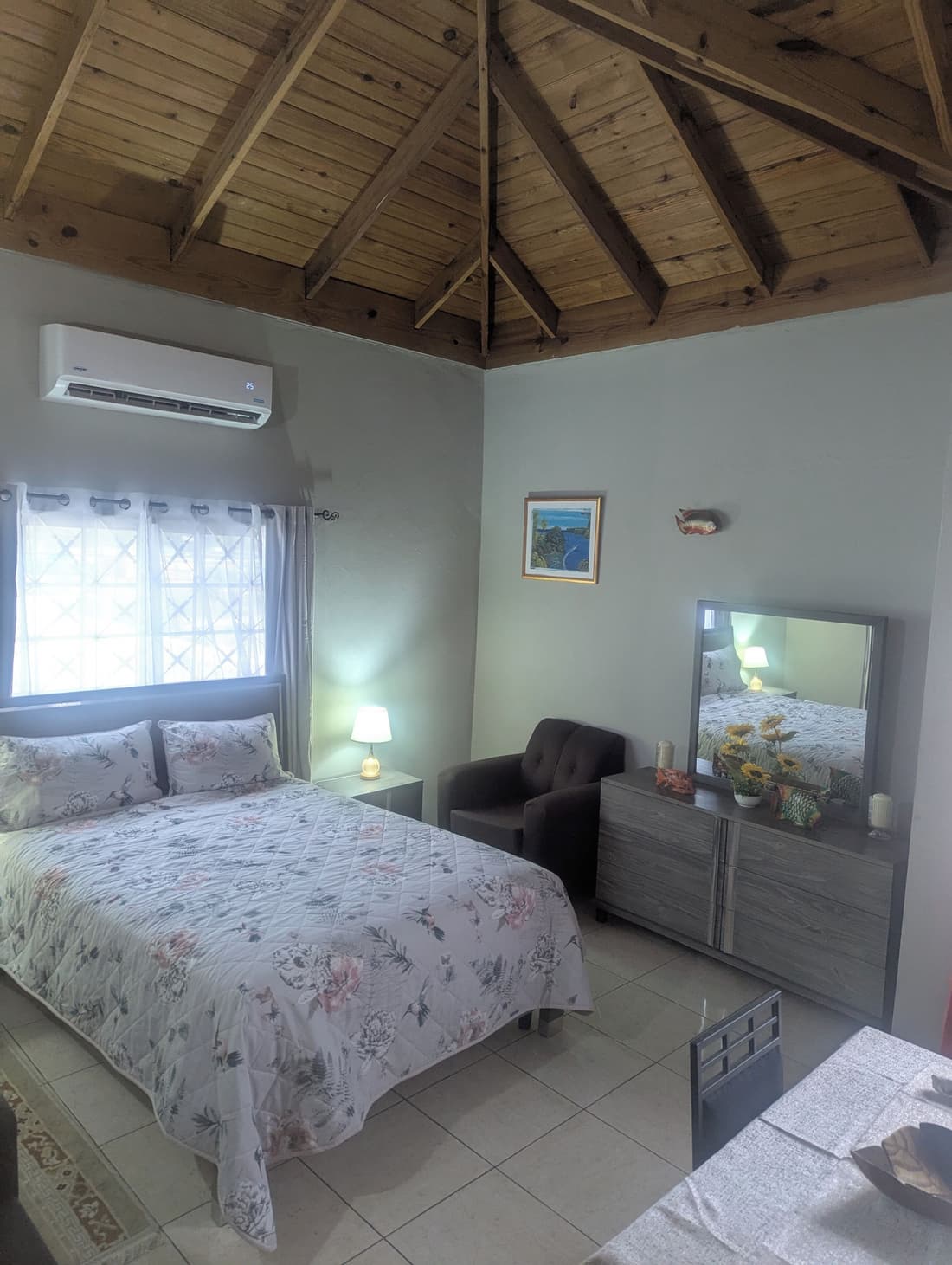 2 Bedroom Upstairs Large Flat in Portmore Pines