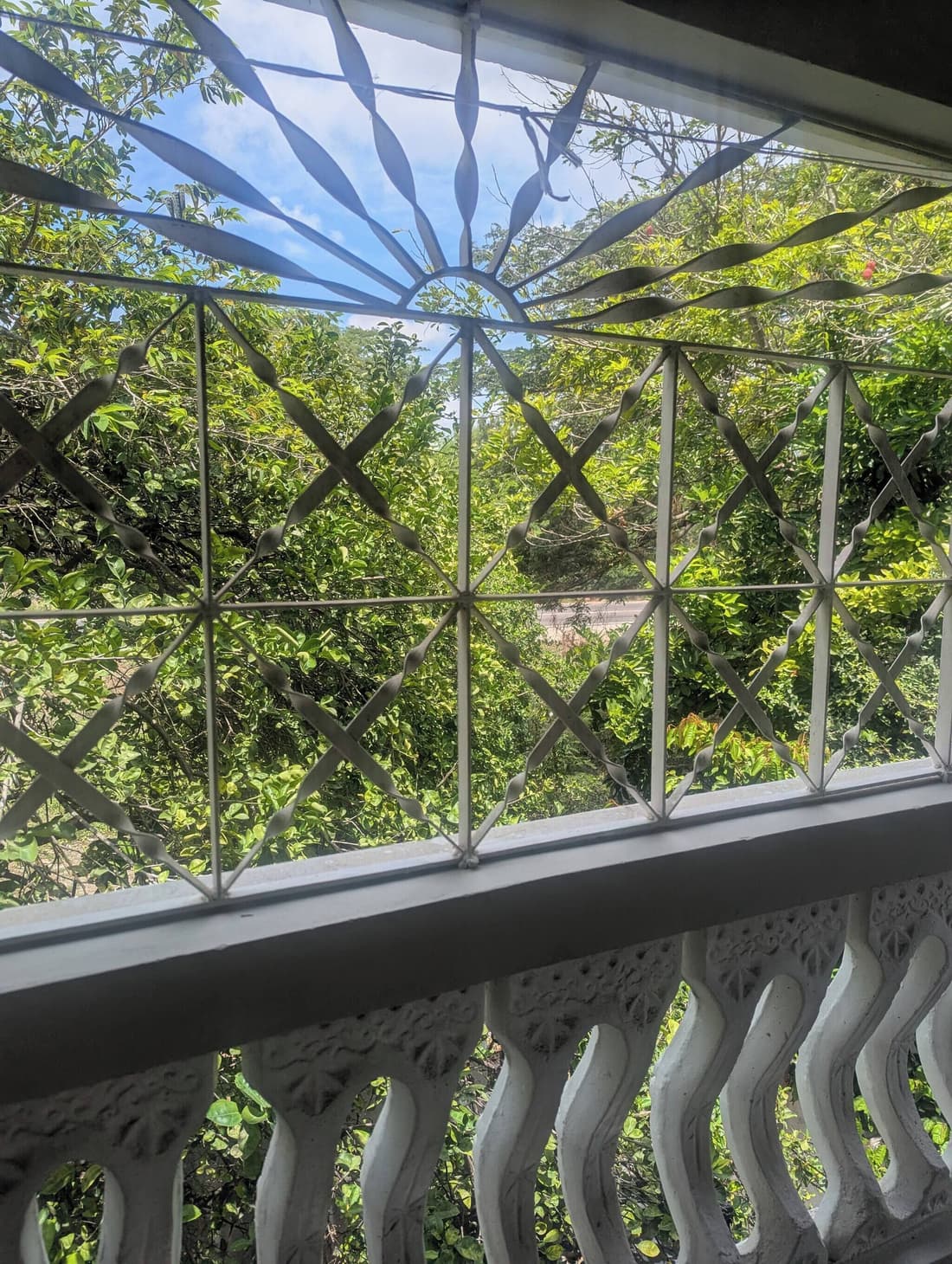 2 Bedroom Upstairs Large Flat in Portmore Pines