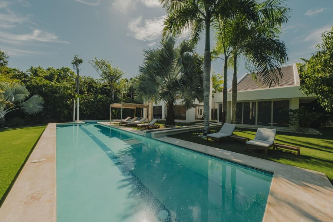Modern Luxury With Outdoor Movie Theater and Chef Service