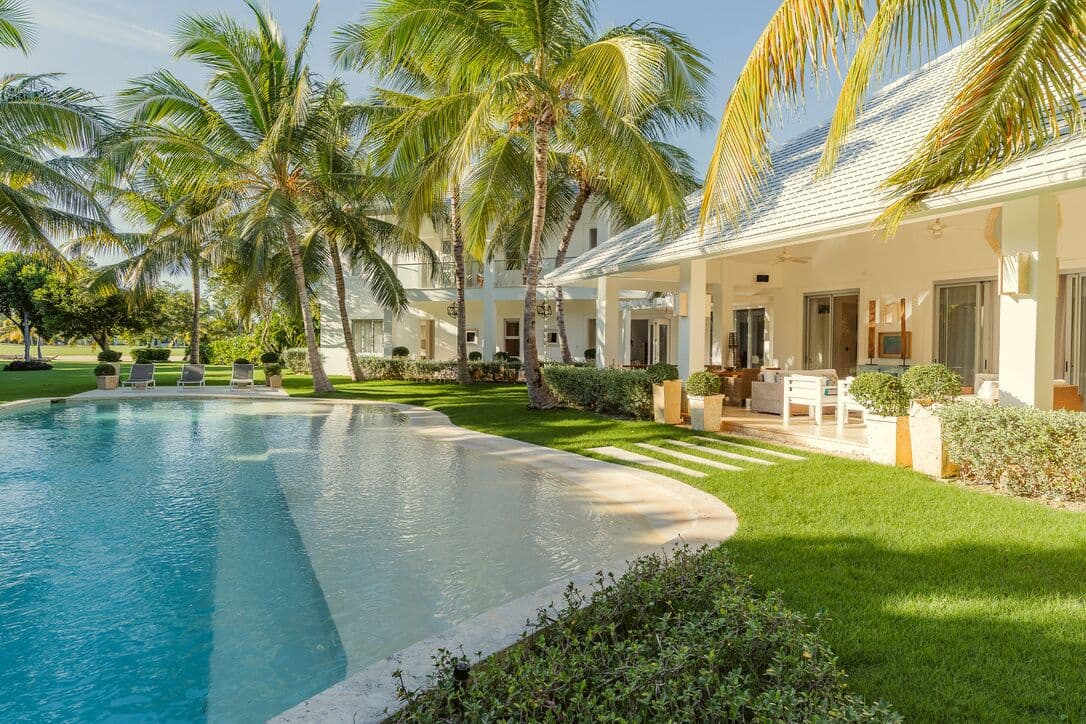 8 BDR Villa Walking Distance From Private Beach With Service Staff