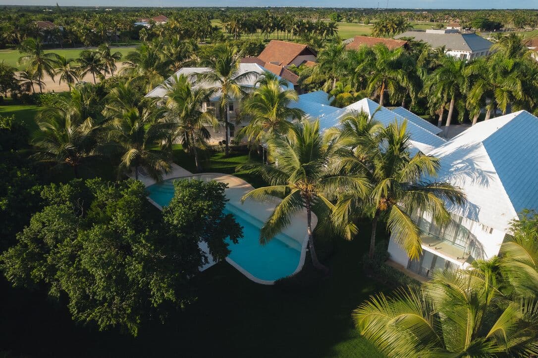8 BDR Villa Walking Distance From Private Beach With Service Staff