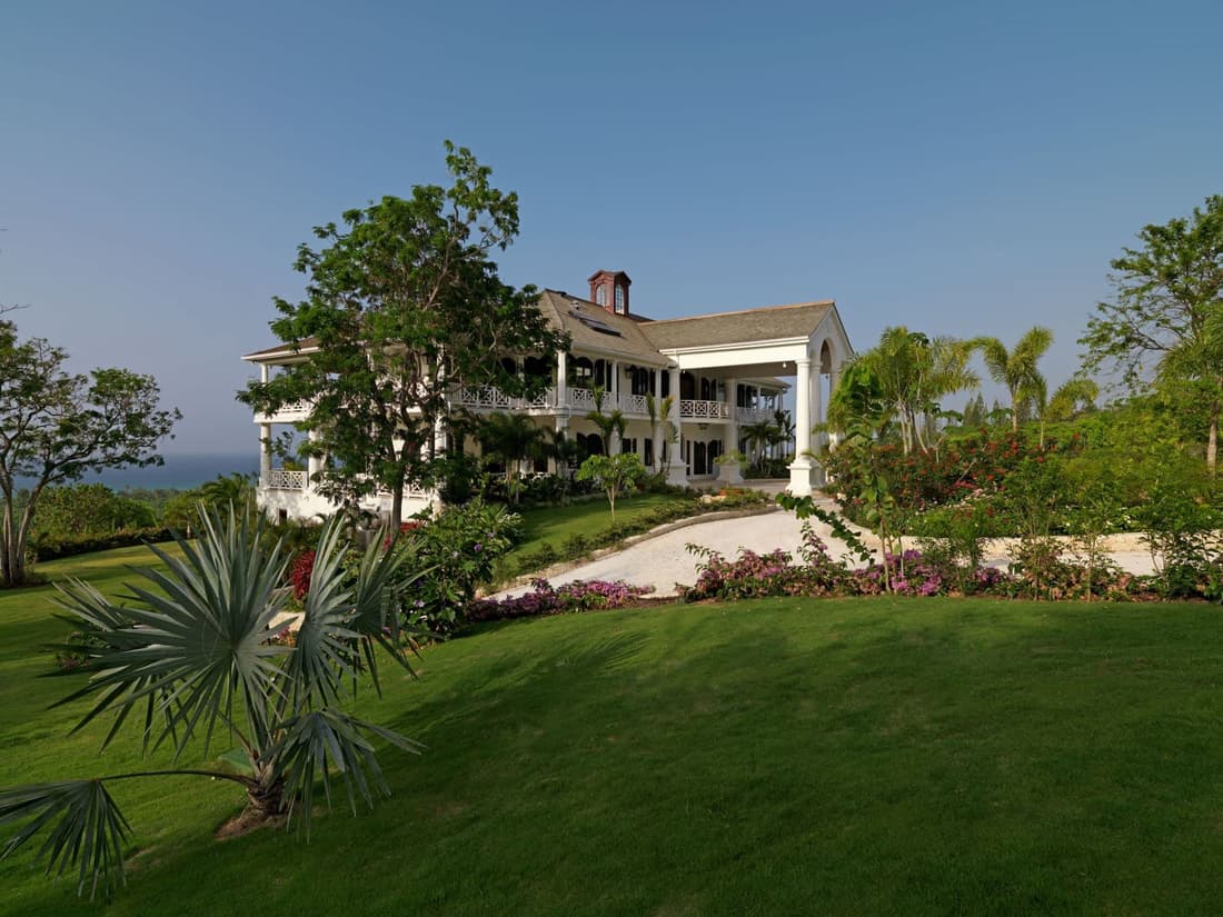 Expansive 6BR Estate Panoramic Sea Views Pool Resort Access