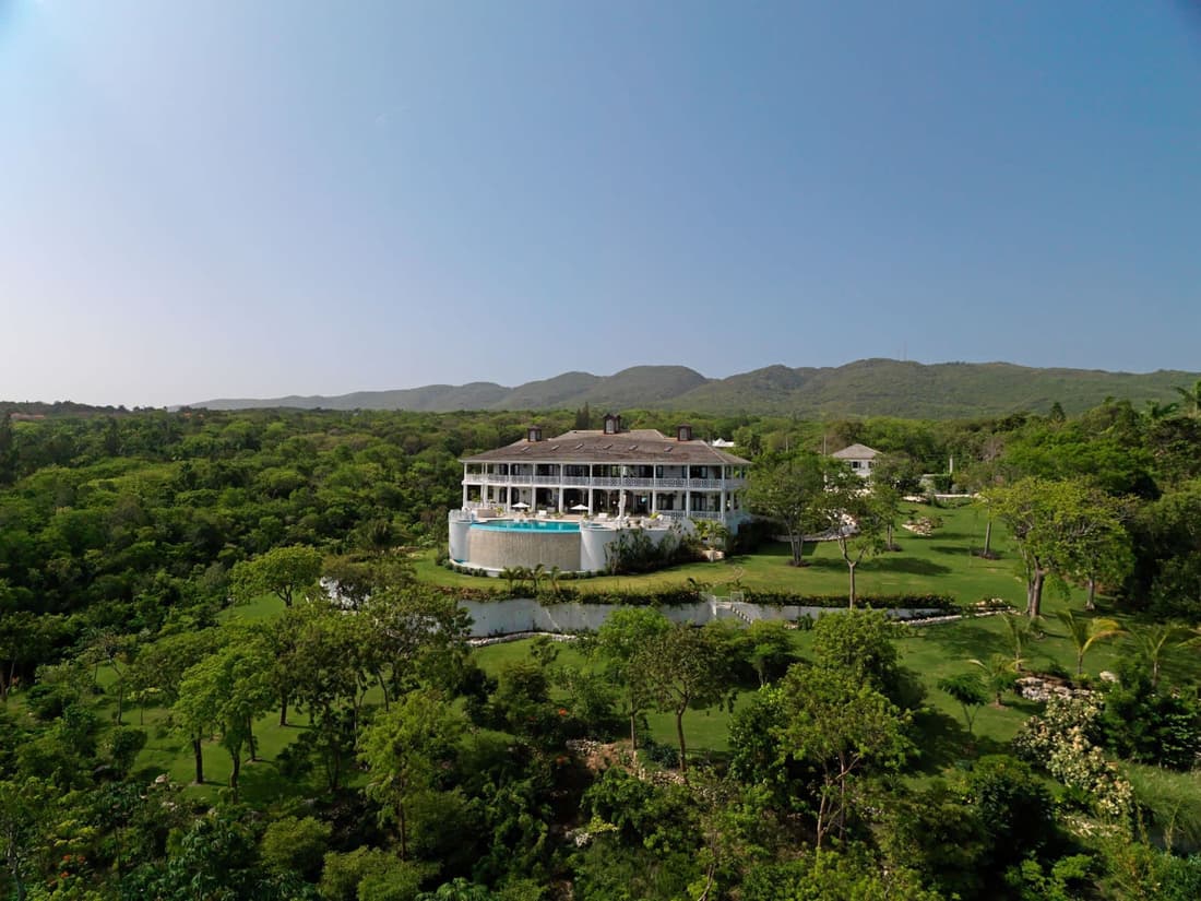 Expansive 6BR Estate Panoramic Sea Views Pool Resort Access