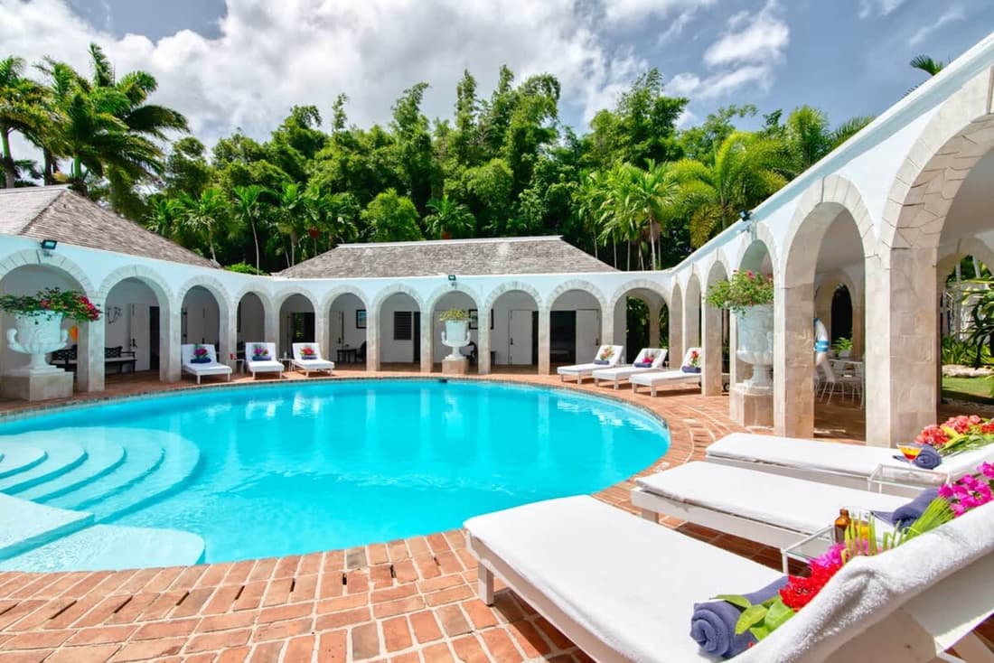 Luxury 8BR Hilltop Villa Sweeping Sea Views Private Pool