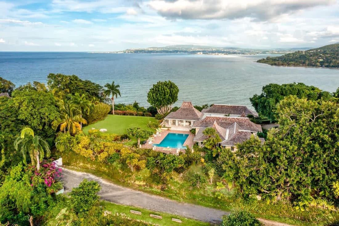 Private 4BR Open-air Villa Panoramic Views Pool