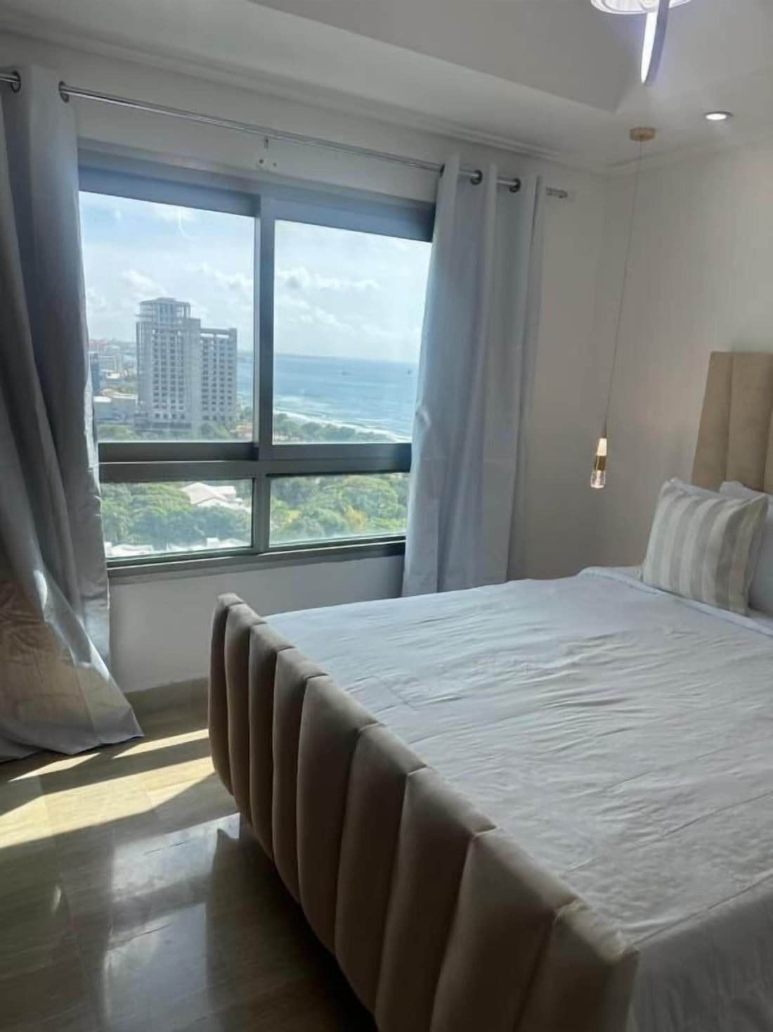Apartamento con Vista mar y la Ciudad La Gloria Malecón Santo Domingo