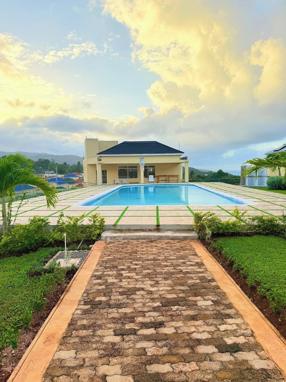 Island VYB Luxe Villa Ochi Rios With Solar System