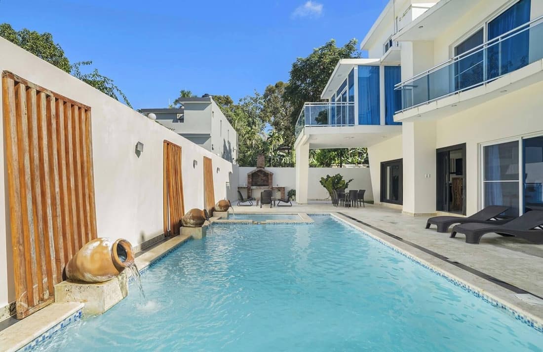 Luxurious Bright and Stylish, 7 Bedroom Villa